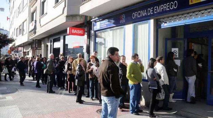 Os sindicatos atribúen a baixada do paro en marzo á Semana Santa