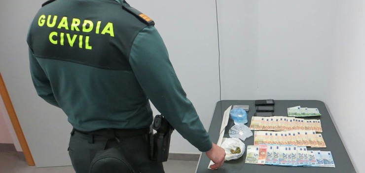 La Guardia Civil detiene en Xinzo a un joven por tráfico de drogas