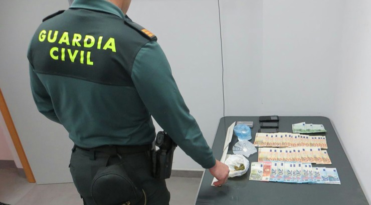 La Guardia Civil detiene en Xinzo a un joven por tráfico de drogas