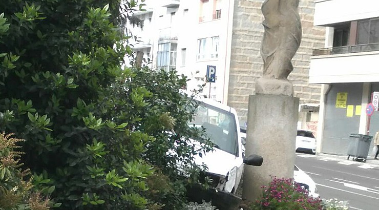 O Concello reporá a estatua de Xosé Cid danada por un accidente