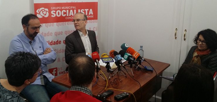 Os socialistas acusan de “cinismo político” ao alcalde por responsabilizalos dos retrasos do AVE