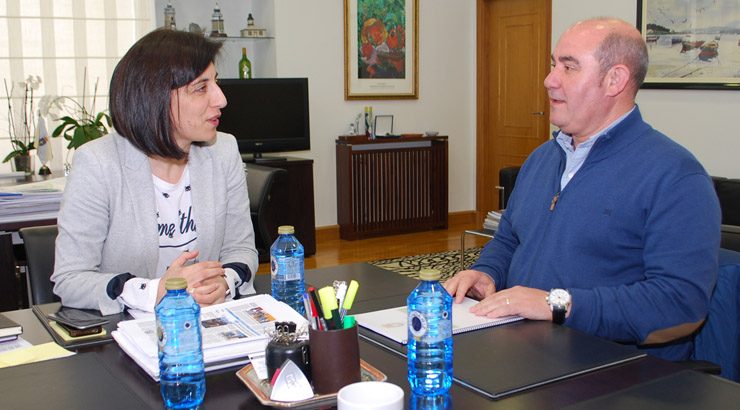 Ángeles Vázquez recibe ao alcalde de Laza para tratar a concentración parcelaria