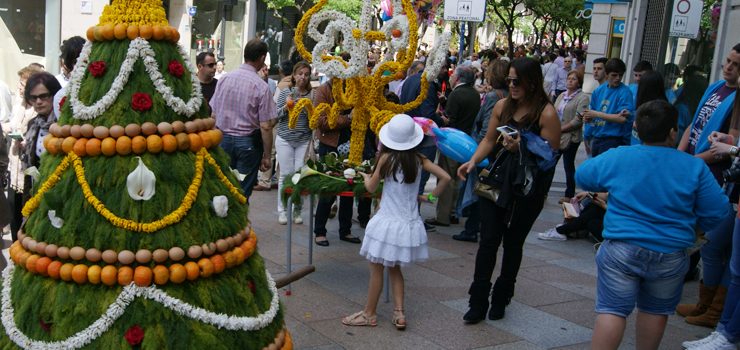 O Concello de Ourense promociona o ciclo festivo e cultural dos Maios en Santiago e A Coruña