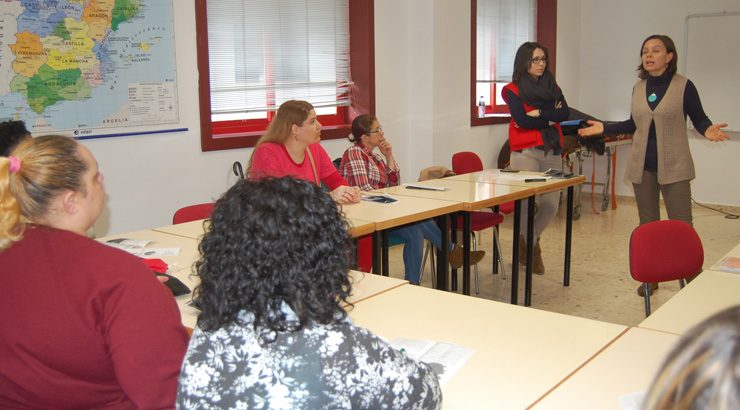 17 mujeres inmigrantes participan en el tercer taller del programa Sara en Cruz Roja Ourense