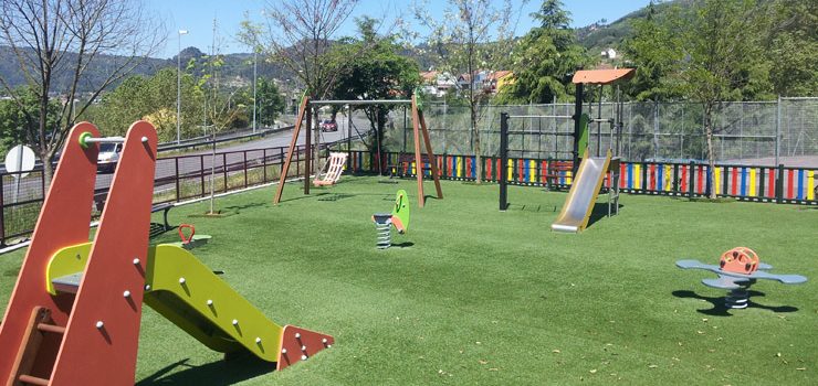 O parque infantil da estación de autobuses refórmase para previr as descargas de electricidade estática