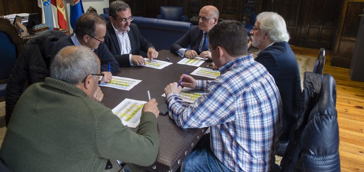 Baltar apoia ás reivindicacións dos grupos políticos do Carballiño en materia de transportes