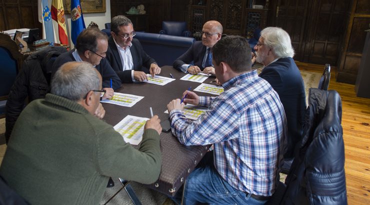 Baltar apoia ás reivindicacións dos grupos políticos do Carballiño en materia de transportes