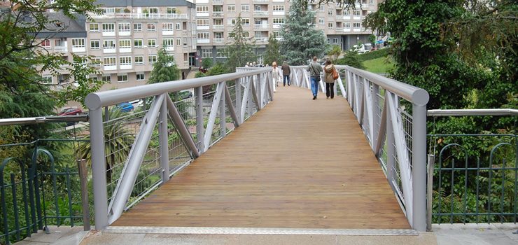 A pasarela do Barbaña reábrese con novo pavimento de madeira e mellorada estrutura