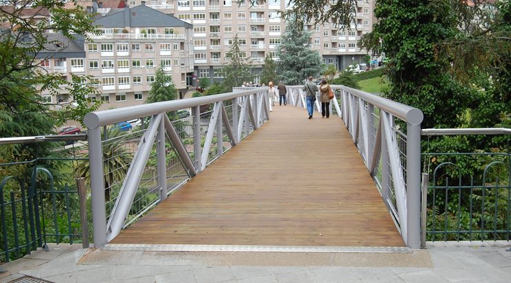 A pasarela do Barbaña reábrese con novo pavimento de madeira e mellorada estrutura