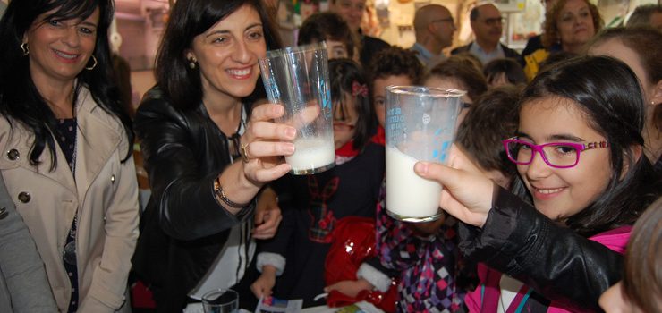 A Praza de Abastos promociona o leite galego