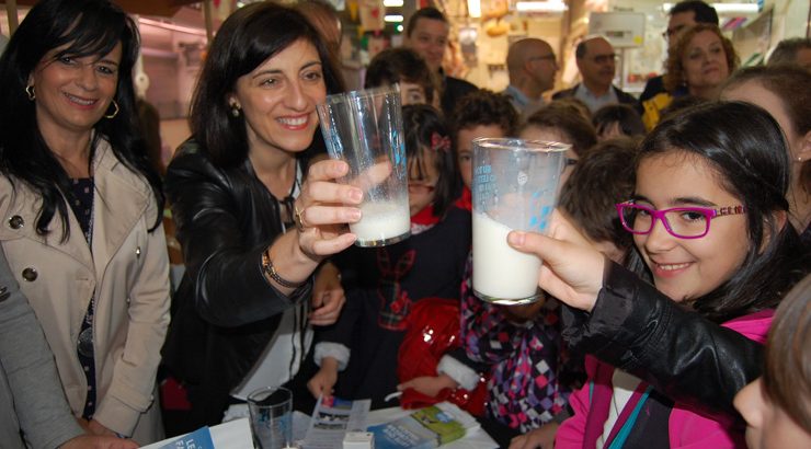 A Praza de Abastos promociona o leite galego