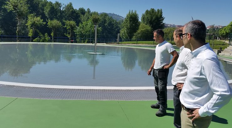 As piscinas municipais de Oira abren ao público este sábado