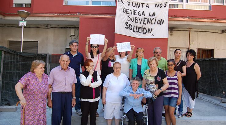 Vecinos de Camelias solicitan apoyo del Concello para lograr el abono de una subvención atrasada