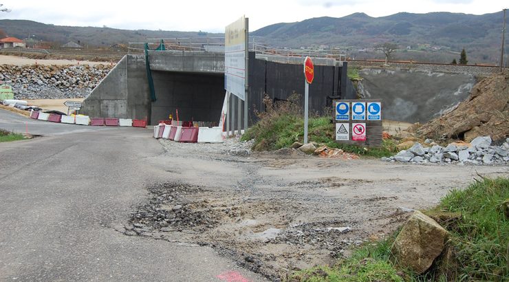 A Xunta velará por que Adif restableza a normalidade das estradas afectadas polas obras do AVE