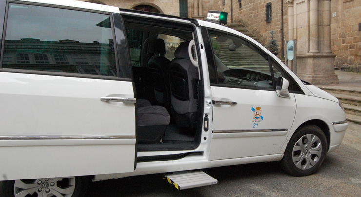 OUeC presenta tres emendas á ordenanza reguladora do servizo de taxis