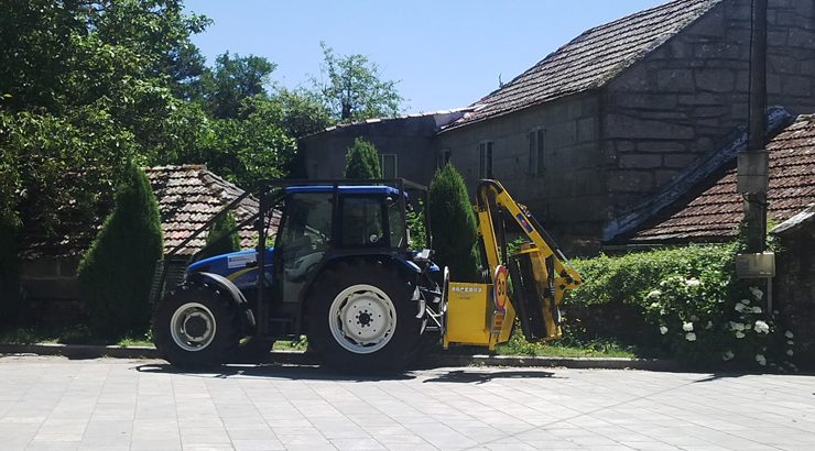 Os socialistas preguntan polo traballo do tractor desbrozador do Irixo