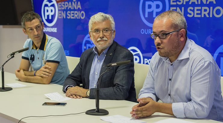 O PP acusa ao alcade de Ribadavia de ocultar a orde de peche do campo de herba artificial