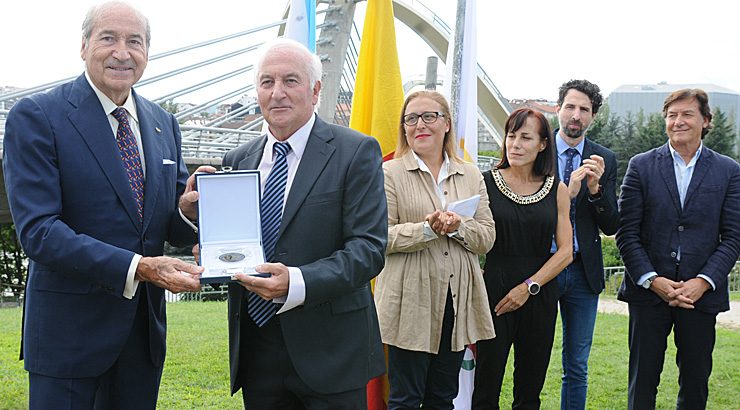 Julio Fernández recibe a medalla Pierre de Coubertin