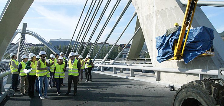 Ethel Vázquez supervisa as obras das pontes do Milenio e Vella