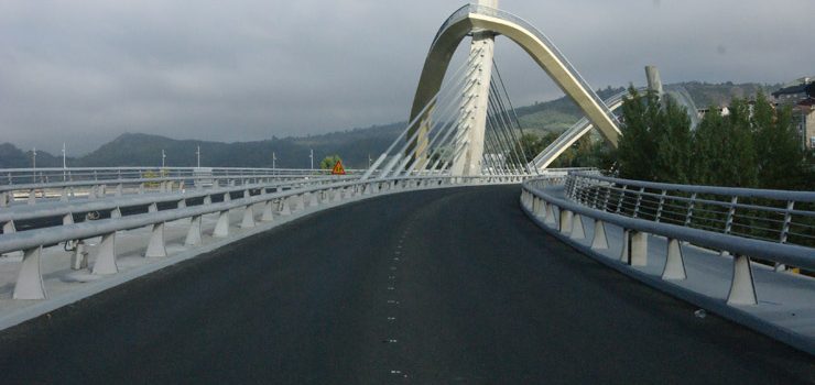 O tráfico nas dúas calzadas da ponte do Milenio restablécese este venres