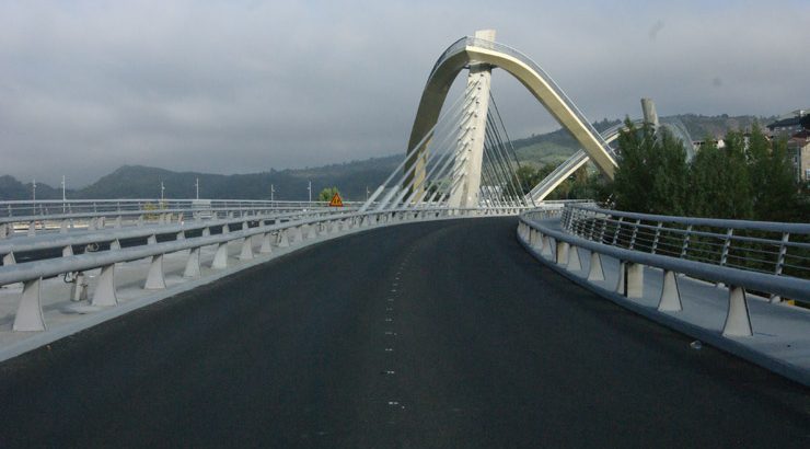 O tráfico nas dúas calzadas da ponte do Milenio restablécese este venres