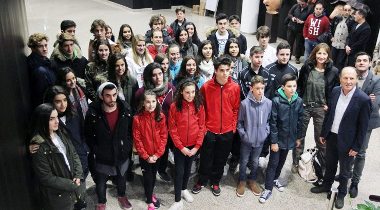 O Concello de Ourense concede as becas aos deportistas