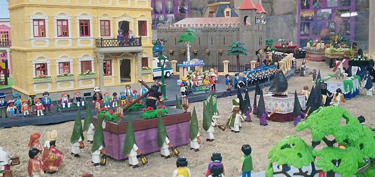 Dúas mil figuras de playmobil na exposición «A paixón según playmobil».