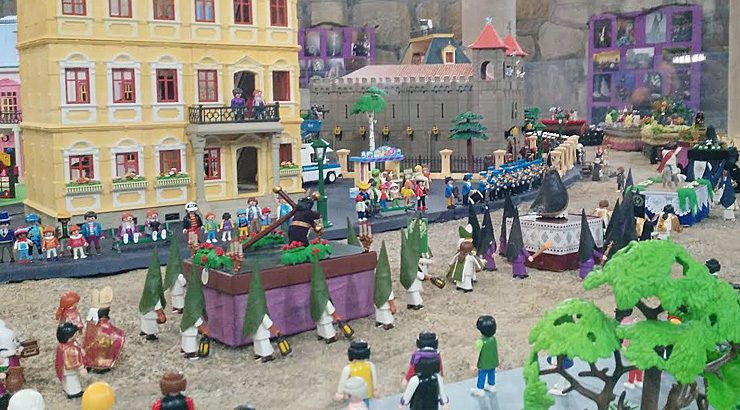 Dúas mil figuras de playmobil na exposición «A paixón según playmobil».