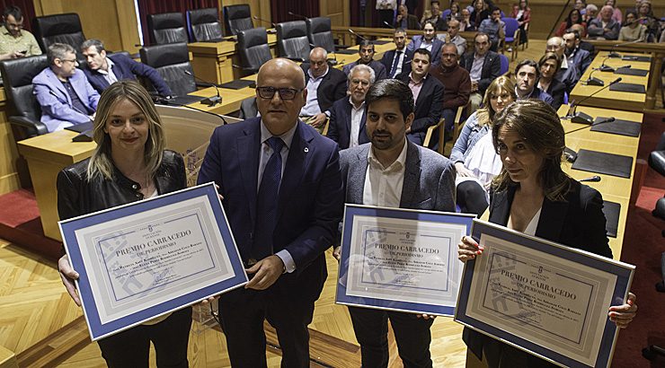 Tres xornalistas do ABC, premio Carracedo