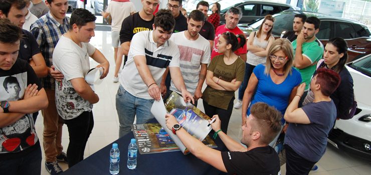 “Cohete” Suárez presentou o seu Peugeot 208 T16 R5