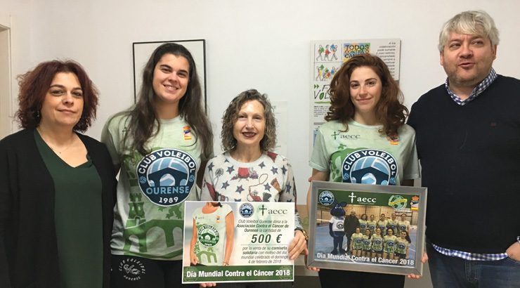 El Voleibol Ourense dona 500 euros a la AECC