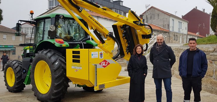 Bande conta cun tractor para a prevención de incendios