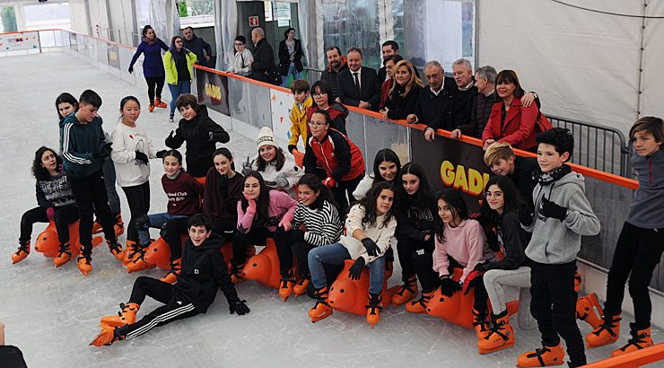 A pista de xeo de Centro Comercial Ponte Vella ten nova ubicación