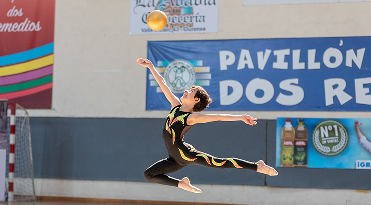 Cuatro gimnastas ourensanos en la fase autonómica de gimnasia rítmica