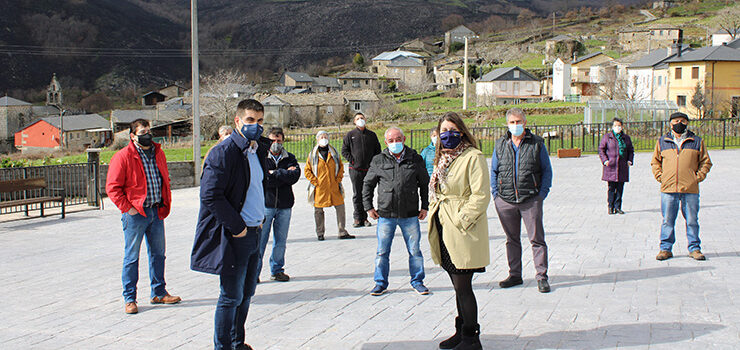 Medio Ambiente, Territorio e Vivenda pavimenta a praza da Castiñeira de Vilariño de Conso