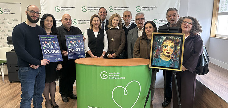 Lola Doporto doa Mujer de Azul “Toñita” a AECC Lola Doporto doa Mujer de Azul “Toñita” a AECC