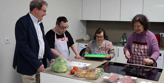 Visita do delegado territorial á Asociación Down Ourense