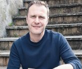 «Caderno de verán é un conxunto de textos líricos que conforman un diario de viaxe»