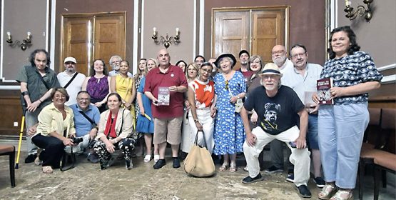 A presentación de Poetas do Ribeiro encheu de cultura, memoria e emoción o Liceo de Ourense