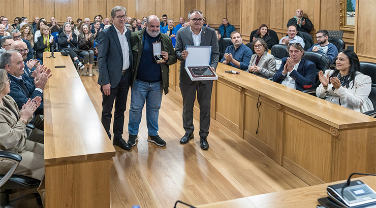 Xinzo de Limia entrega a Xosé Manuel García Lorenzo a Medalla do Concello polos seus quince anos á fronte do CEIP Rosalía de Castro Xinzo de Limia entrega a Xosé Manuel García Lorenzo a Medalla do Concello polos seus quince anos á fronte do CEIP Rosalía de Castro